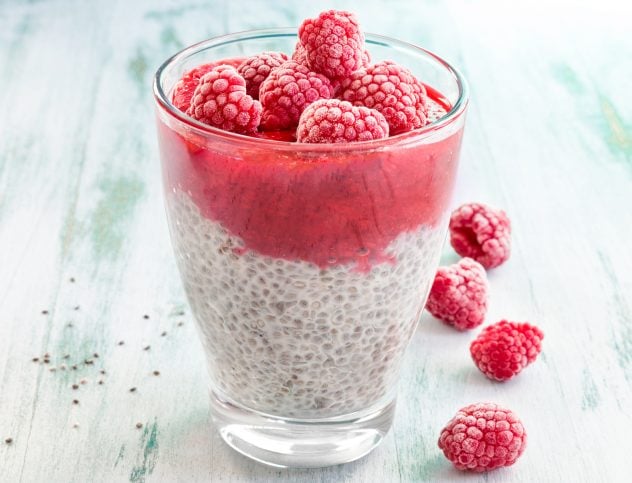 chia raspberries drink