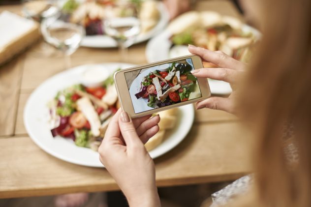 Google osaa pian päätellä miten nälkäinen olet - laskemalla ruokakuviesi  kalorit