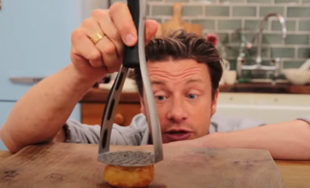 Jamie Oliver paljastaa 3 suosikkireseptiään perunasta - Kokeile kotona!